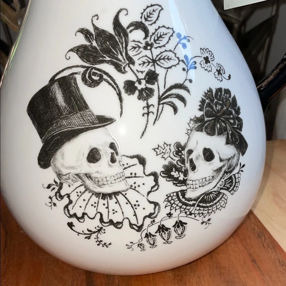 Beautifully designed White and Black Skull Design Pitcher! NWT 💀 - Picture 6 of 13